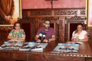 El alcalde de Ayamonte en el acto de presentación de las fiestas de Canela.