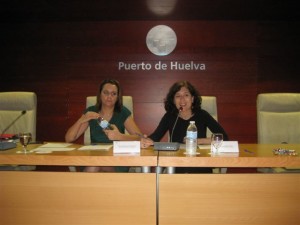 María del Carmen Cantero y María Villaverde durante la jornada en Huelva.