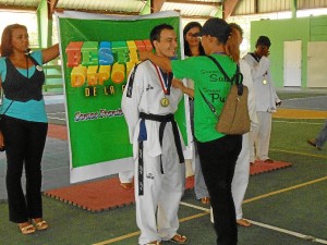 Luis, durante la imposición de la Medalla de Oro en Santo Domingo. 