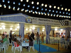 Caseta del Recreativo de Huelva en el recinto colombino.