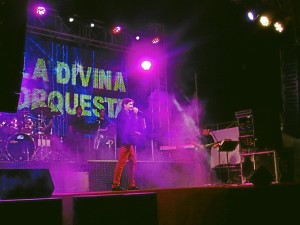 Actuación de la orquesta La Divina.