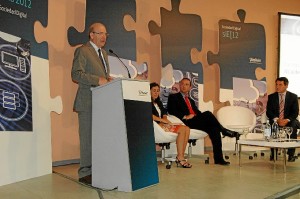 El alcalde de Huelva, Pedro Rodríguez, durante la presentación del informe. 