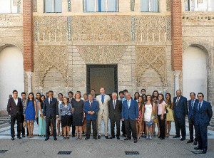 Foto de familia del curso de convivencia en Sevilla. 