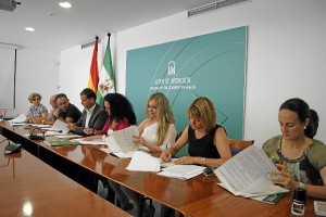 Firma del convenio con los ayuntamientos de Huelva, Almonte, Lepe, Isla Cristina, Ayamonte y Moguer.