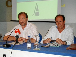 García-Palacios y Martín, en rueda de prensa.