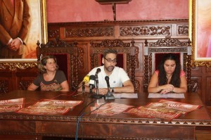 Antonio Rodríguez, Esperanza Raposo e Isabel Álvarez en la presentación de las Fiestas del Salvador.