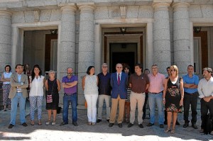 Minuto de silencio en el Ayuntamiento de Huelva.