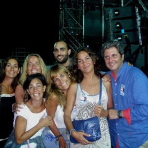 Un grupo de amigos en el concierto de Bosé / Foto: Ana Bermejo