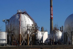 Vista parcial de las instalaciones de CEPSA en Palos de la Frontera.