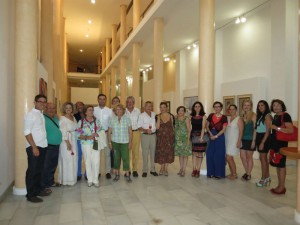 Inauguración de la exposición en el Teatro Felipe Godínez de Moguer.