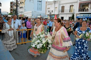 Ofrenda de flores a la Virgen del Carmen en Isla Cristina.