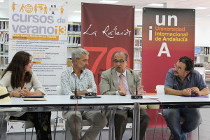 El rector con los actores y director del curso.