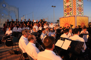 La Banda Sinfónica Municipal, el Orfeón y la Escolanía Onubense ofrecieron un concierto.