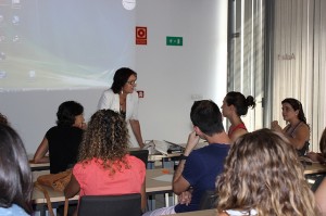 Pilar Estébanez durante una de sus clases en La Rábida.