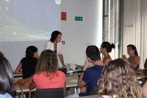 Pilar Estébanez durante una de sus clases en La Rábida.