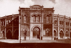 Fachada de la plaza de toros de La Merced./ Foto: rabida.uhu.es