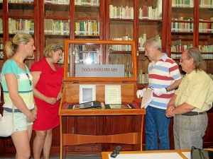 Presentación del Documento del Mes en el Archivo histórico municipal de Moguer.