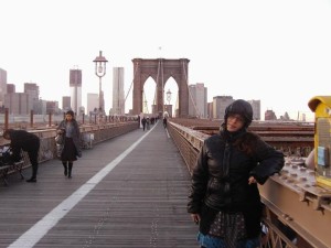 Paloma ha aprovechado sus exámenes en la UNED para viajar. Aquí, en el Puente de Brooklyn.