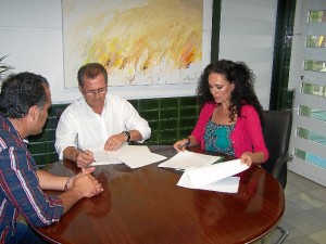 Firma del convenio para la adhesión del municipio de Punta Umbría al proyecto Relas