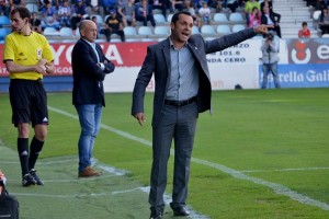 Sergi Barjuan, satisfecho a medias con el empate en Vitoria.