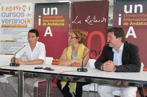 Javier Martín de Loogic.com en la rueda de prensa de presentación del curso Comercio electrónico.