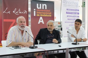 De izquierda a derecha Ramón Lobo, Javier de Lucas y Nicolas Castellano del curso "Informar sobre derechos humanos y conflictos en tiempos de crisis".