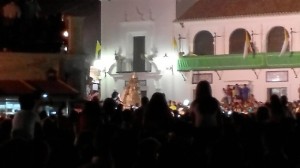 La Virgen ha estado casi ocho horas en la calle. 