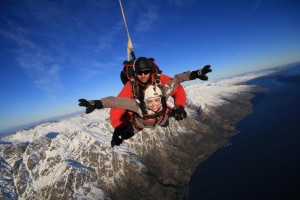 Elisa practicando Skydiving en Queenstown, la Isla del Sur de Nueva Zelanda.