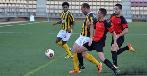 Ayamonte y San Roque, que empataron en la primera jornada, confían en obtener un mejor resultado en la segunda. / Foto: J. L. Rúa.