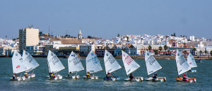 Los regatistas, a su paso por Ayamonte. / Foto: Javier Losa.