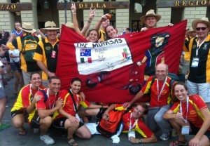 Representantes del equipo onubense tras la inauguración del evento.