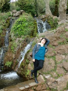 María Luz en los Chorros de Ollaranco, en la Sierra de Huelva.