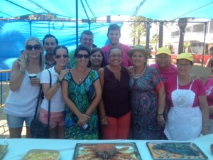 La alcaldesa isleña junto a la teniente de alcalde, el concejal de Salud y la presidenta de la Asociación de Vecinos en el Concurso y miembros del jurado.