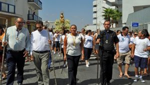 La Virgen recorrió las calles de Punta del Caimán arropada por cientos de fieles.