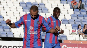 El Zhar celebra el primer gol del partido ante el Olhanense. / Foto: Josele Ruiz.