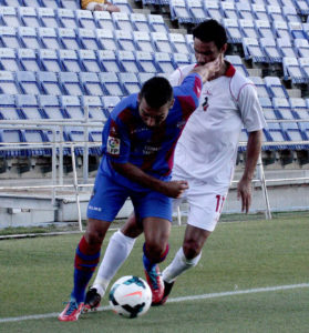 Barral, a los 11 minutos, fue el autor del segundo tanto granota. / Foto: Josele Ruiz.