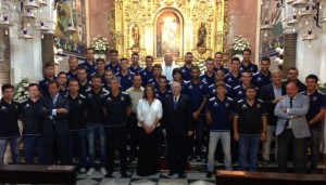 Los componentes del Recre, ante la Patrona de Huelva. / Foto: P. G.