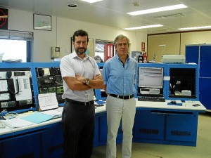 El capitán marítimo Ángel Fernández y el director del Centro Local de Salvamento Marítimo de Huelva, Pedro Bru.