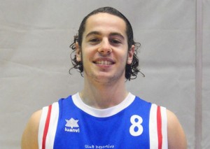 Pablo de los Reyes, jugador del CD Huelva de baloncesto.