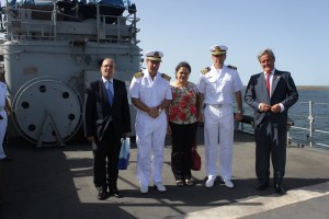 Manuela de Paz ha visitado el Patrullero Vencedora durante su estancia en el Puerto de Huelva.