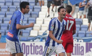 Arana celebra el gol anotado y que, a la postre, dio el empate al Recre. Foto: Josele Ruiz.