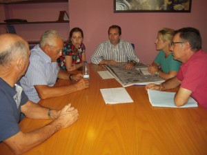 Reunión alcalde con la asociación de Cerrados de El Rocío.