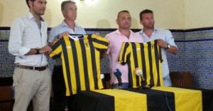 La entidad aurinegra ha apostado este año por un técnico conocido como Alejandro Ceballos. / Foto: El San Roque parte de salida con la vitola de equipo candidato al ascenso. / Foto: www.sanroquedelepe.com.