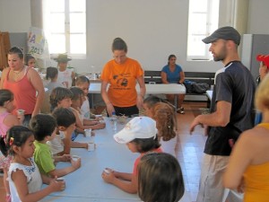 Los niños han aprendido mucho más sobre el tomate. 