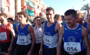 Salida de la carrera de Vveteranos, con Ali AlFeheir (ganador veteranos) y Daniel Navarro 'Niño de Pura'.