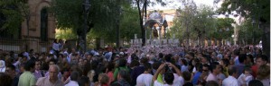 Un momento del traslado de la Virgen en una edición anterior. / Foto: Hermandad de la Cinta de Huelva. 