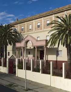 Fachada del albergue de Huelva capital.