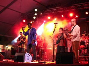 Concierto de fusión en el Muelle de las Carabelas. 