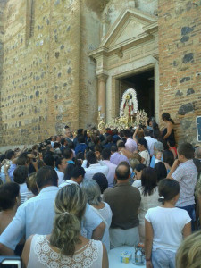 Entrada de la Virgen en la iglesia.