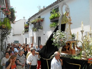 Los vecinos acompañaron en todo momento a la Virgen.